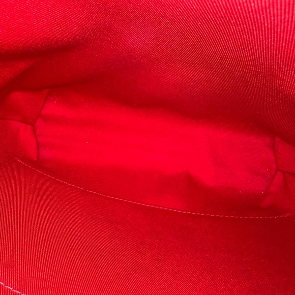 Louis Vuitton South Bank Besace Crossbody - Picture 13 of 17